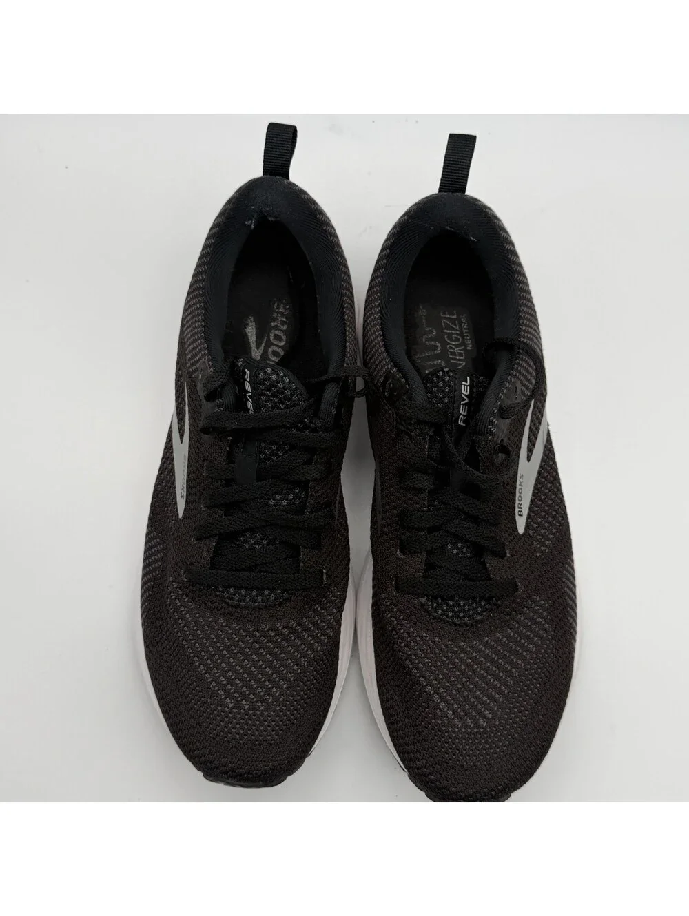Brooks Revel 5 Men’s Size 10 Black White Running Shoes Sneakers 1203611B036